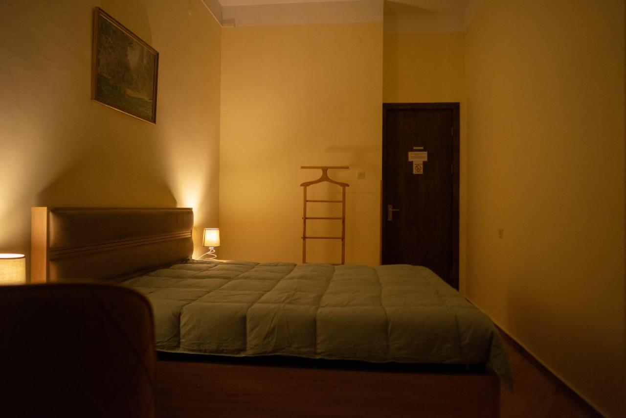 Guesthouse Hillside Tbilisi Esterno foto